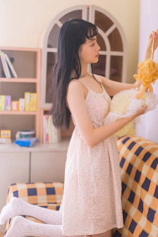 《年轻女教师4》免费观看